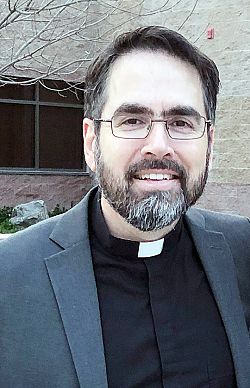 Nuevas asignaciones parroquiales/El Padre Rogelio Felix Rosas 