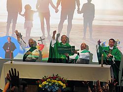 Retiro reune a cientos de familias